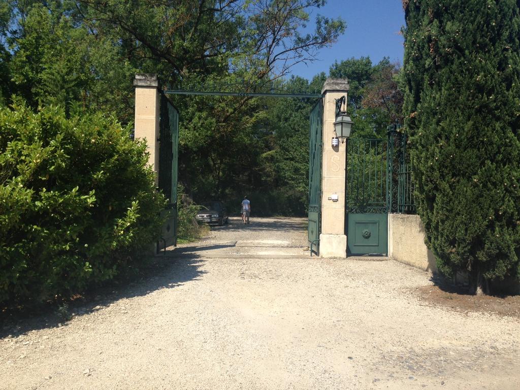 Le Mas de Trévouse Saint-Saturnin-lès-Avignon Extérieur photo