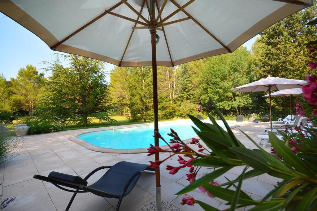 Le Mas de Trévouse Saint-Saturnin-lès-Avignon Extérieur photo