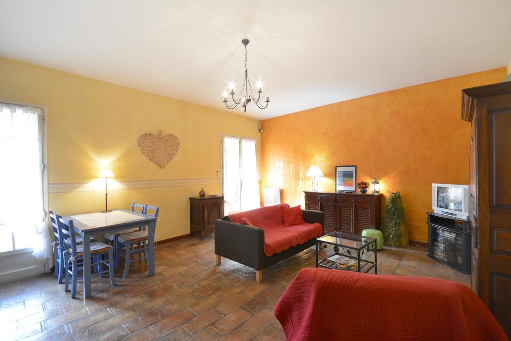 Le Mas de Trévouse Saint-Saturnin-lès-Avignon Extérieur photo