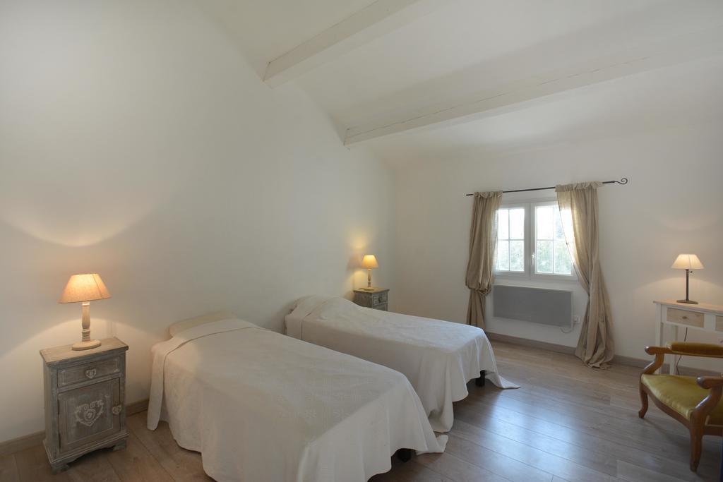 Le Mas de Trévouse Saint-Saturnin-lès-Avignon Extérieur photo